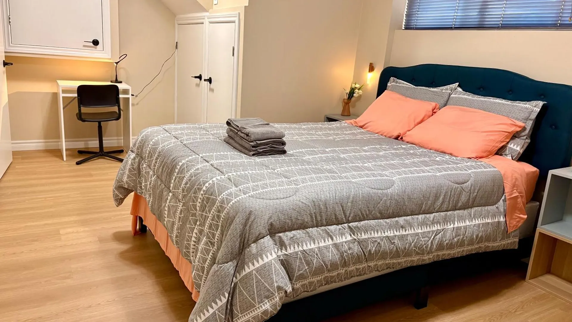 Vita House Toronto Near Downsview And Yorkdale Shopping Center Canada