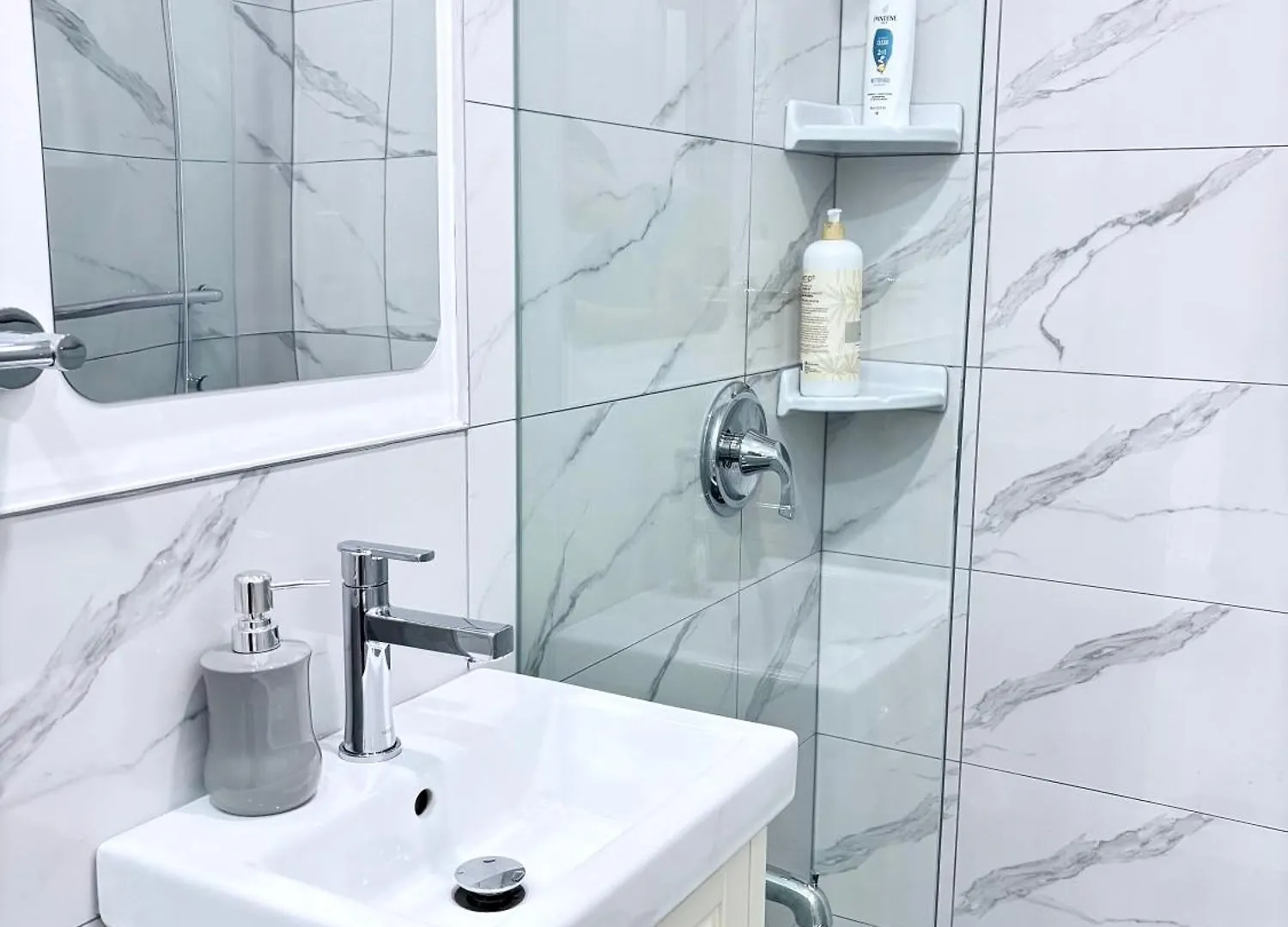 Vita House Toronto Near Downsview And Yorkdale Shopping Center