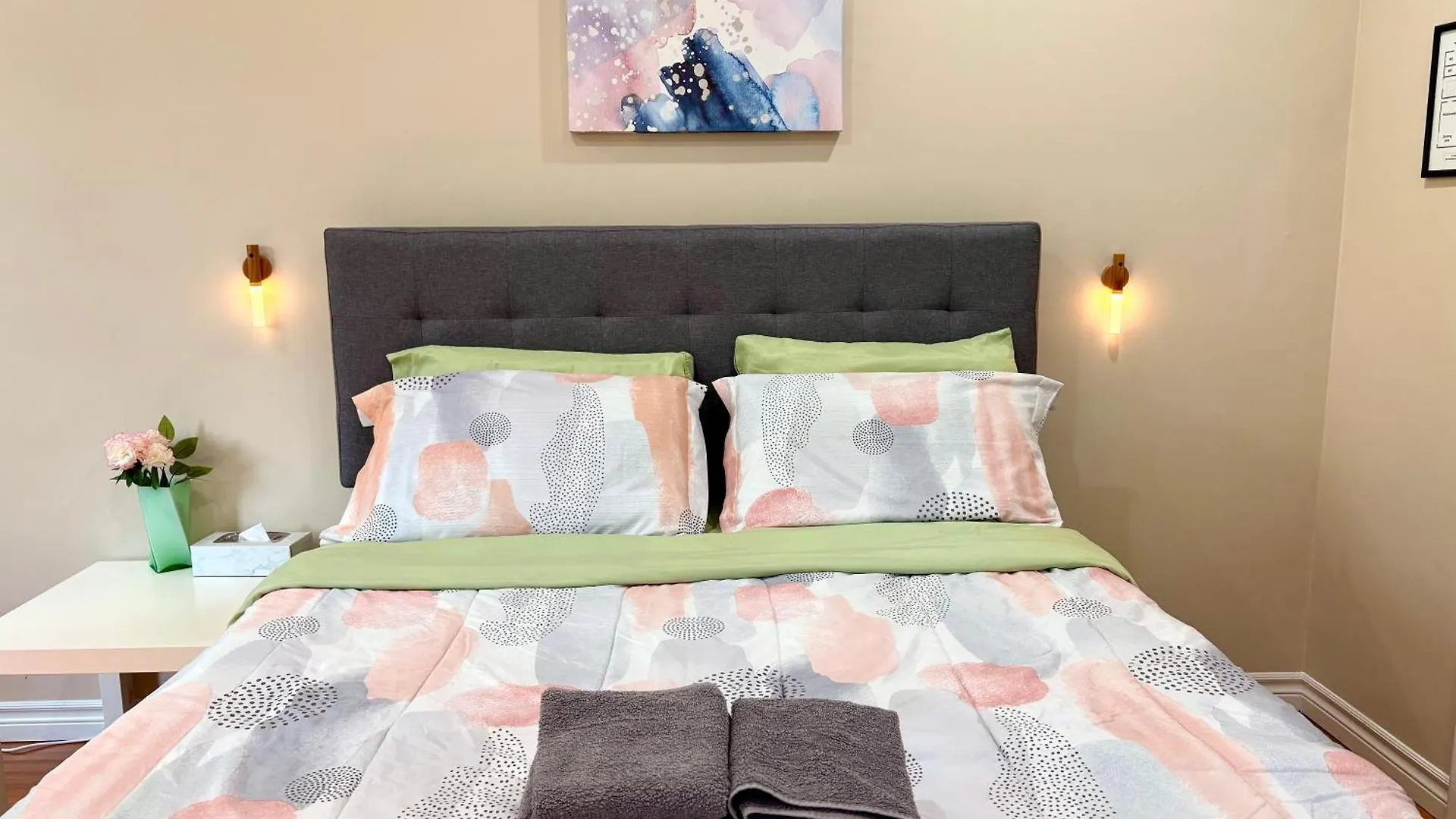 Vita House Toronto Near Downsview And Yorkdale Shopping Center 0*,