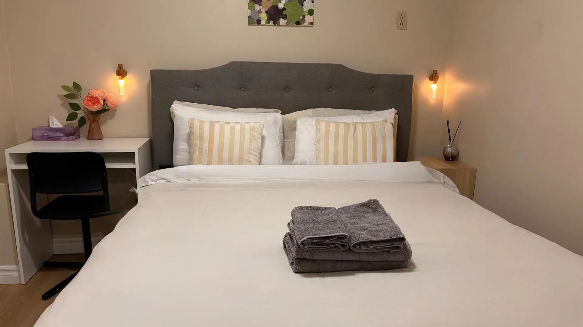 Vita House Toronto Near Downsview And Yorkdale Shopping Center Canada