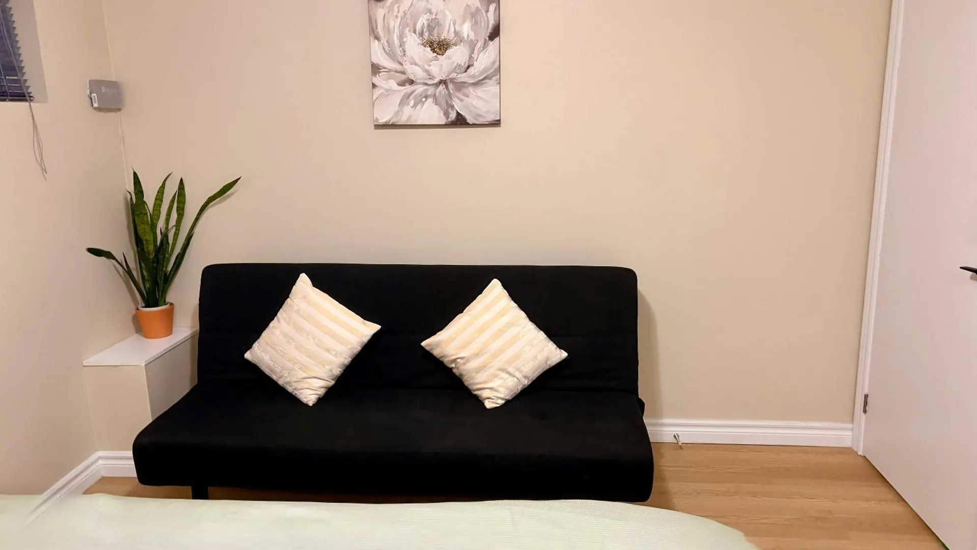 Vita House Toronto Near Downsview And Yorkdale Shopping Center 0*,  Canada