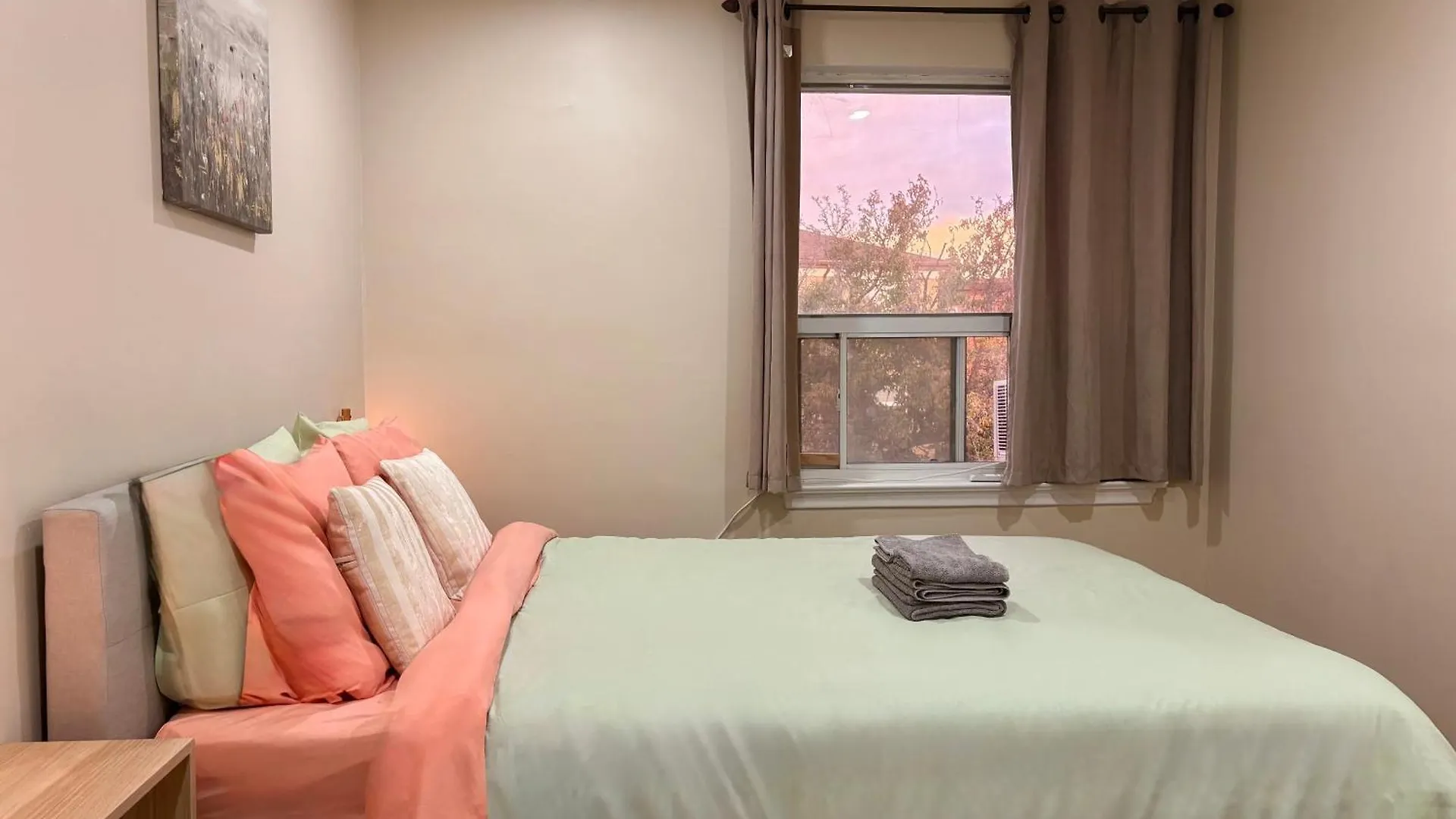 Privatunterkunft Vita House Toronto Near Downsview And Yorkdale Shopping Center